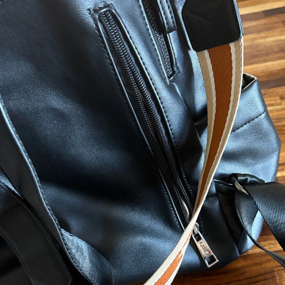 Convertible backpack/purse - Picture 6 of 6